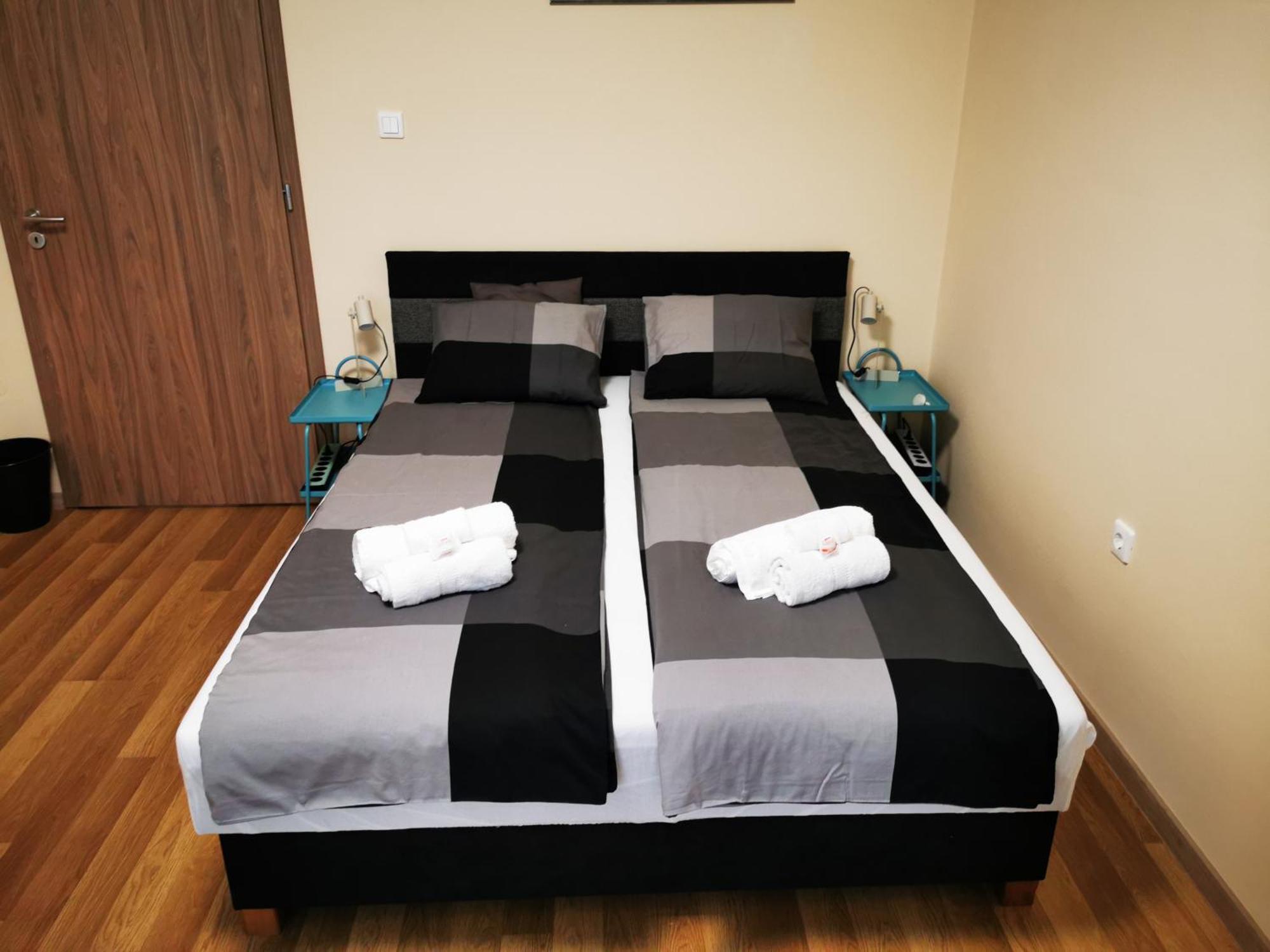 Central Park Apartman Szekszárd Exterior foto
